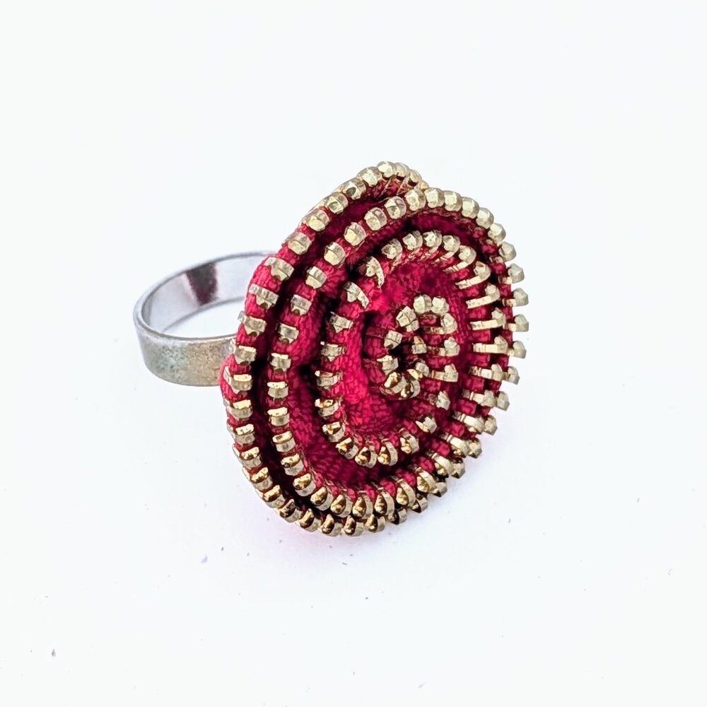Red & Gold Zipper Rose Statement Ring – Peak Y2K Indie Sleaze Cocktail Piece
